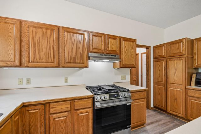 503 Abbey Way, Mendota Heights, MN 55120