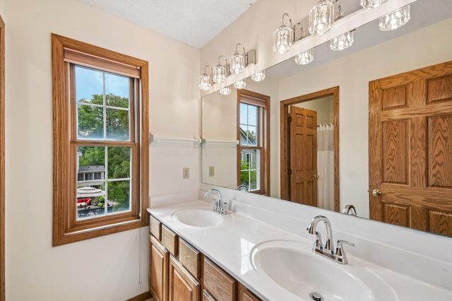 503 Abbey Way, Mendota Heights, MN 55120
