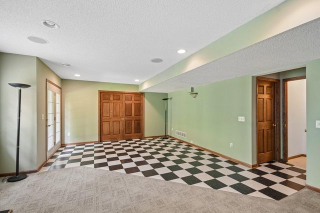 503 Abbey Way, Mendota Heights, MN 55120