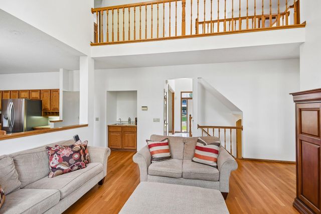 503 Abbey Way, Mendota Heights, MN 55120