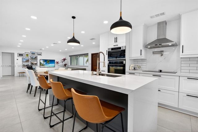 763 S Rainbow Dr, Hollywood, FL 33021