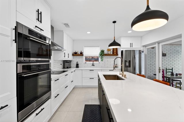 763 S Rainbow Dr, Hollywood, FL 33021