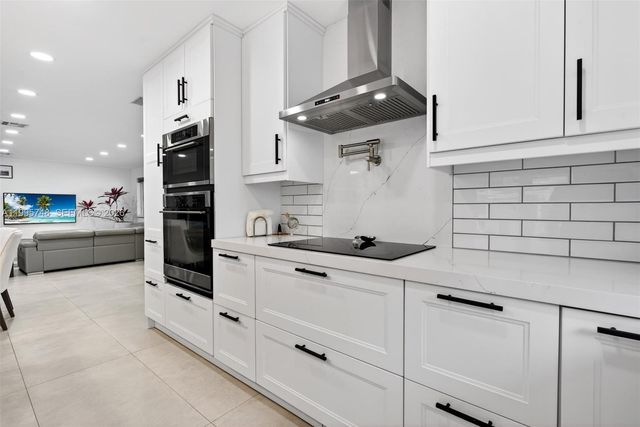 763 S Rainbow Dr, Hollywood, FL 33021