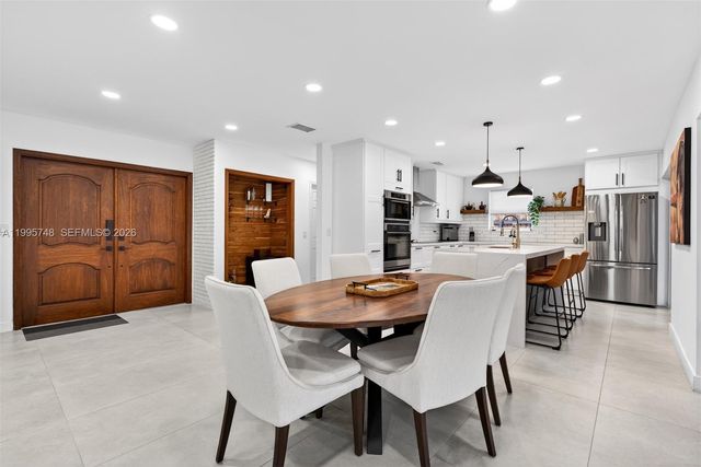 763 S Rainbow Dr, Hollywood, FL 33021