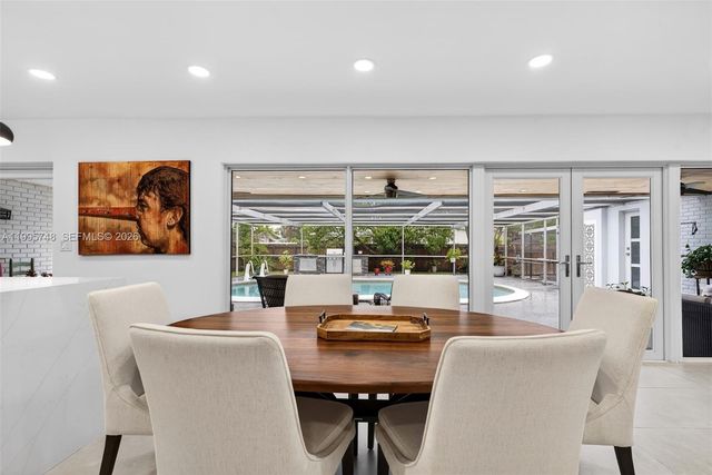 763 S Rainbow Dr, Hollywood, FL 33021