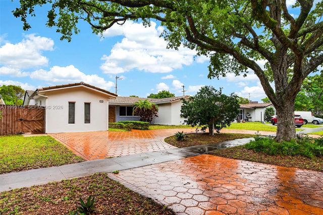 763 S Rainbow Dr, Hollywood, FL 33021