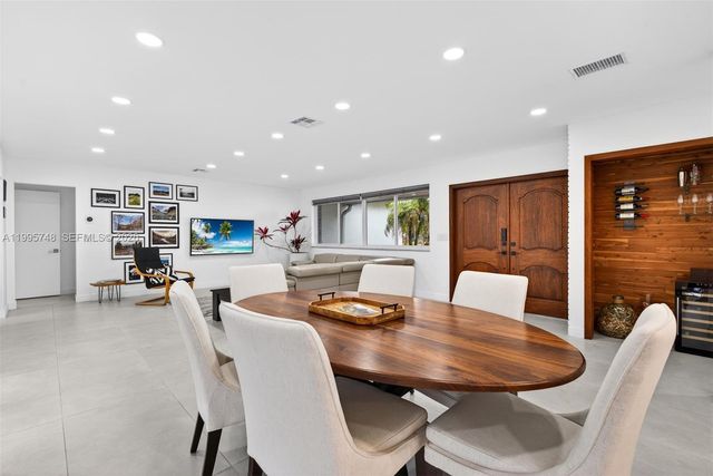 763 S Rainbow Dr, Hollywood, FL 33021