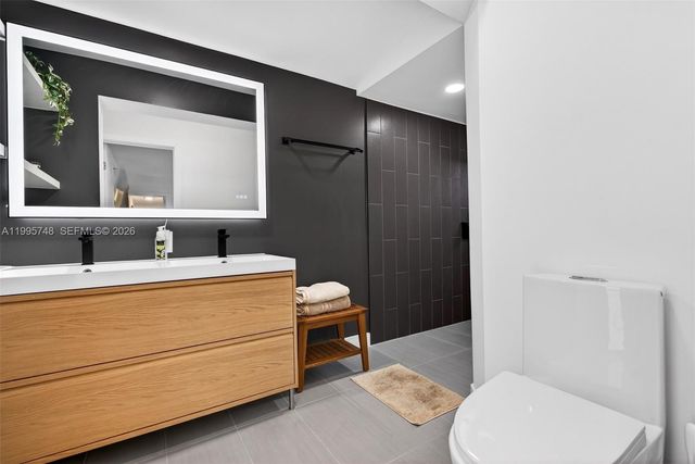 763 S Rainbow Dr, Hollywood, FL 33021