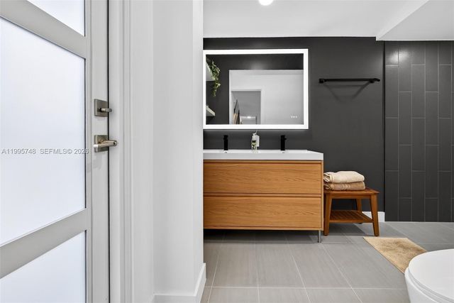 763 S Rainbow Dr, Hollywood, FL 33021