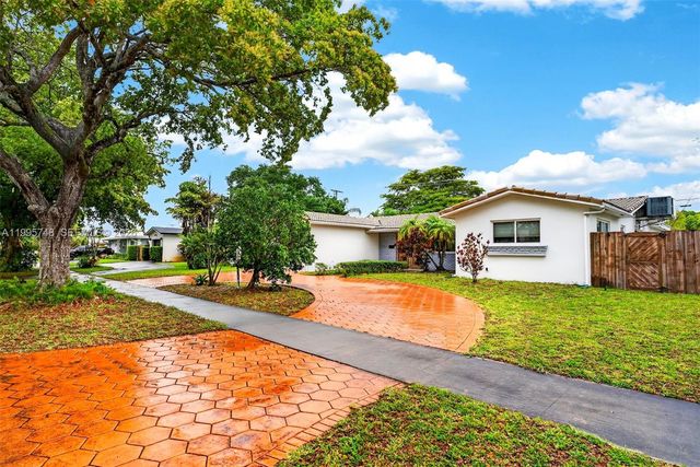 763 S Rainbow Dr, Hollywood, FL 33021