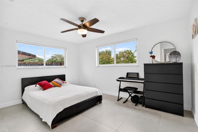 763 S Rainbow Dr, Hollywood, FL 33021