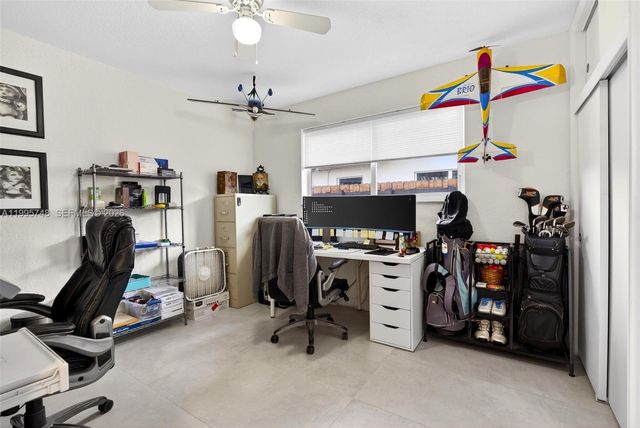 763 S Rainbow Dr, Hollywood, FL 33021