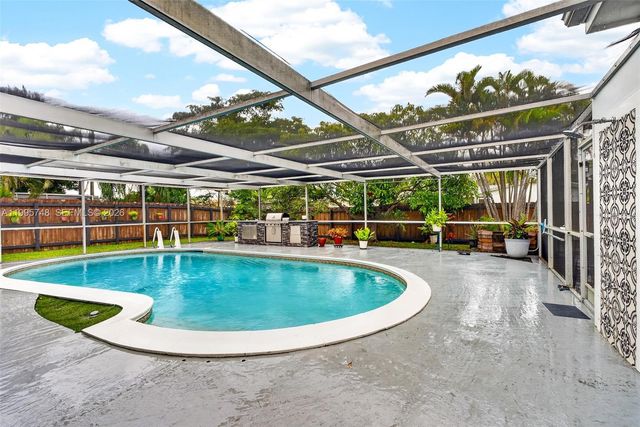 763 S Rainbow Dr, Hollywood, FL 33021