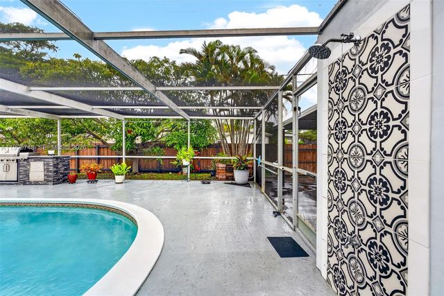 763 S Rainbow Dr, Hollywood, FL 33021