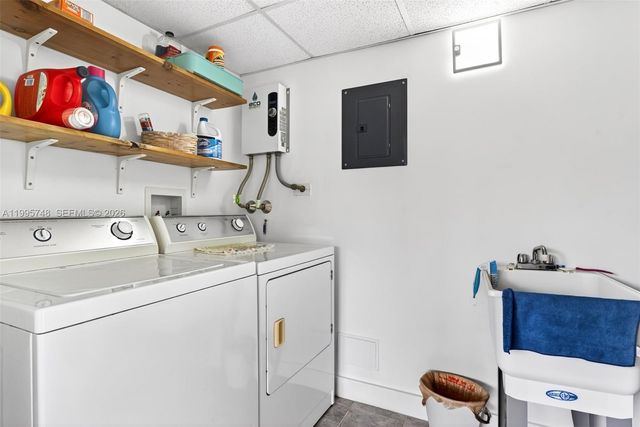 763 S Rainbow Dr, Hollywood, FL 33021