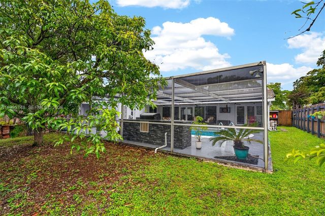 763 S Rainbow Dr, Hollywood, FL 33021