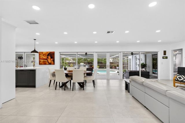 763 S Rainbow Dr, Hollywood, FL 33021