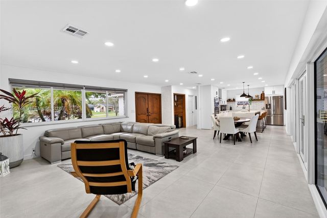 763 S Rainbow Dr, Hollywood, FL 33021