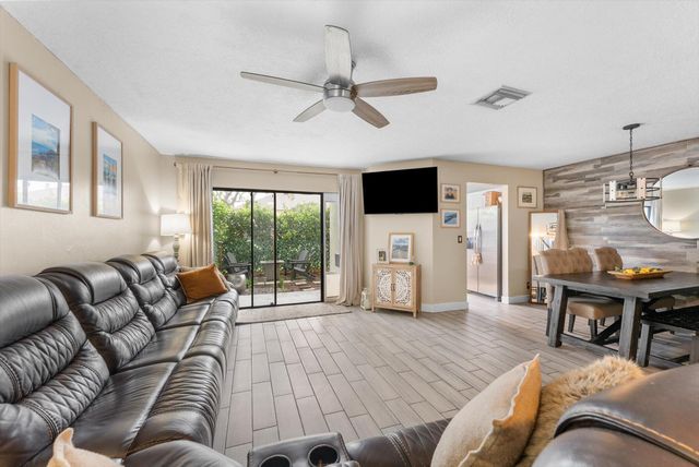 12176 Pasadena Way, Boynton Beach, FL 33437