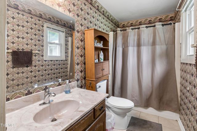 1208 West College Street, Jonesborough, TN 37659