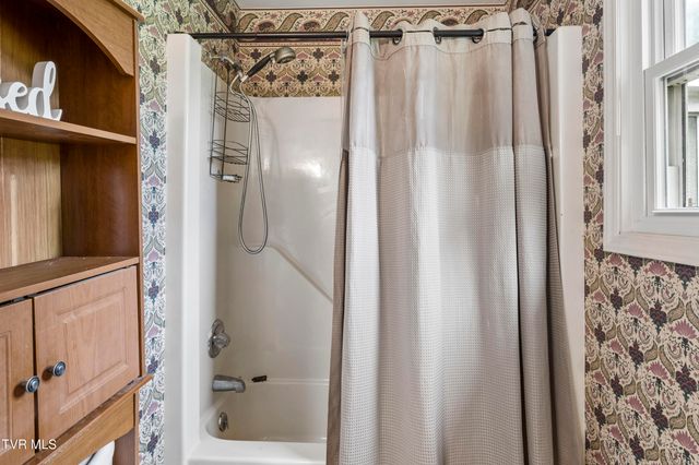 1208 West College Street, Jonesborough, TN 37659