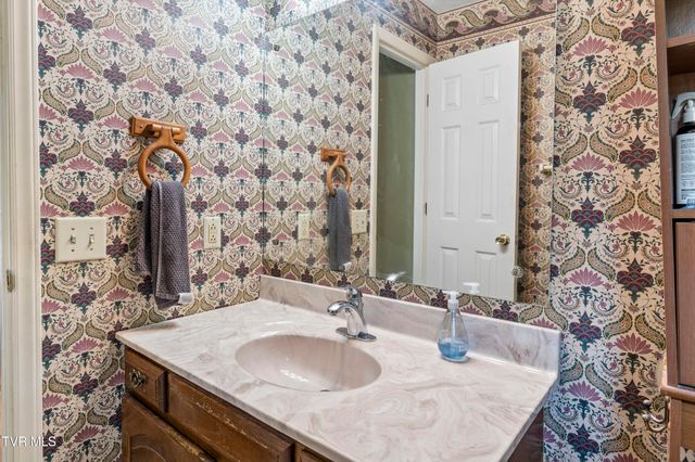 1208 West College Street, Jonesborough, TN 37659