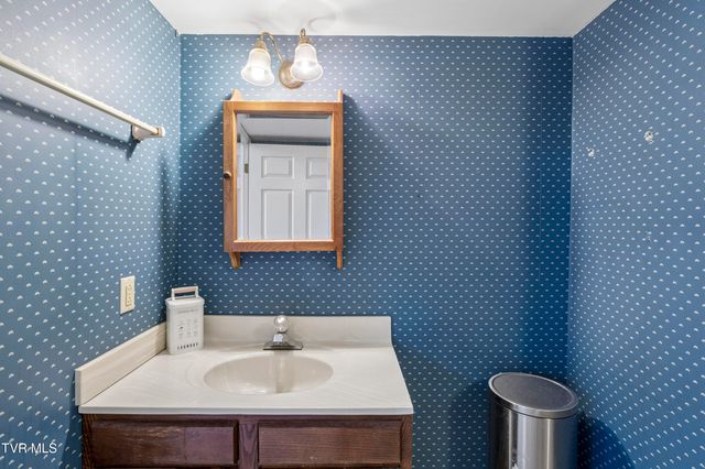 1208 West College Street, Jonesborough, TN 37659
