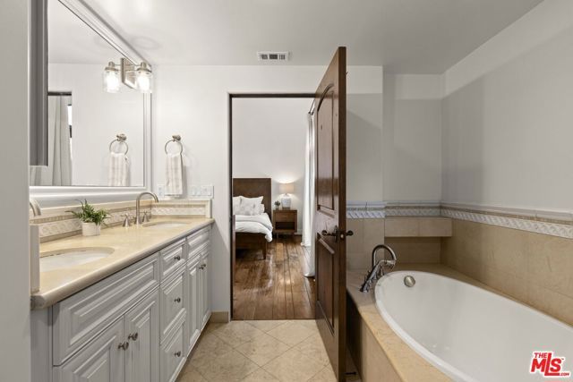 908 17th Street 4, Santa Monica, CA 90403