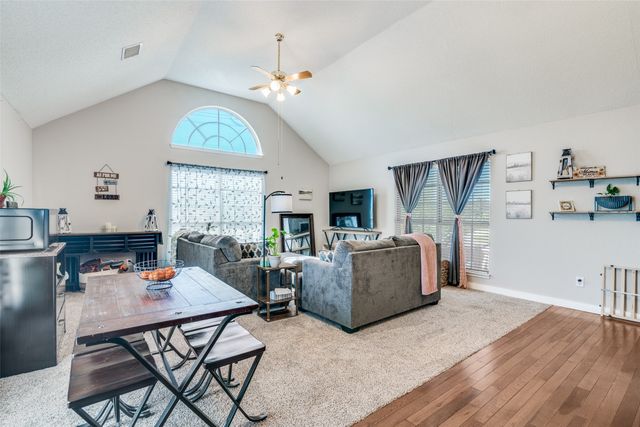 7517 Silverthorn Drive, Rowlett, TX 75089