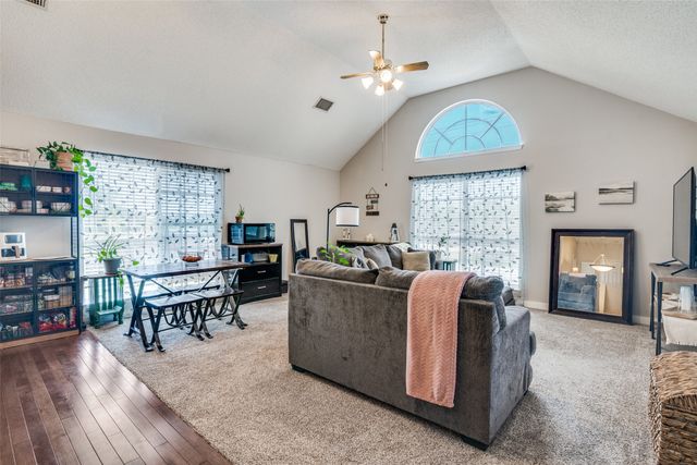 7517 Silverthorn Drive, Rowlett, TX 75089