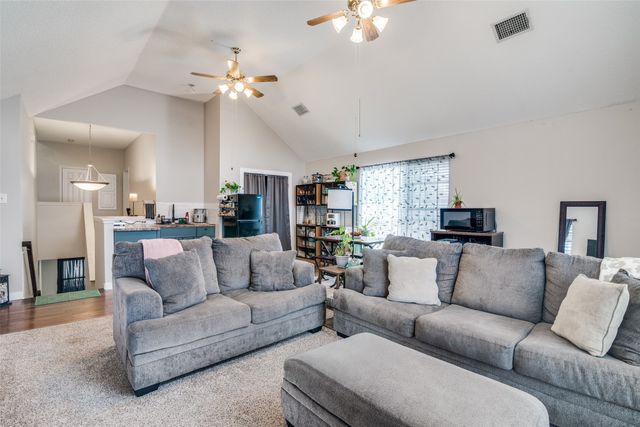 7517 Silverthorn Drive, Rowlett, TX 75089