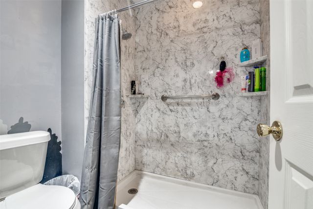 7517 Silverthorn Drive, Rowlett, TX 75089