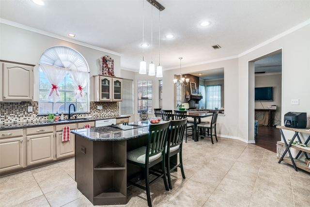 7517 Silverthorn Drive, Rowlett, TX 75089