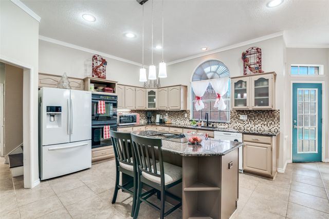 7517 Silverthorn Drive, Rowlett, TX 75089