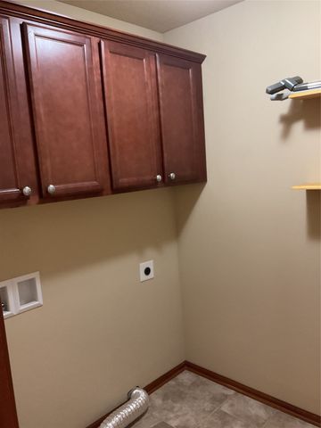 1021 W 16 Street S, Newton, IA 50208