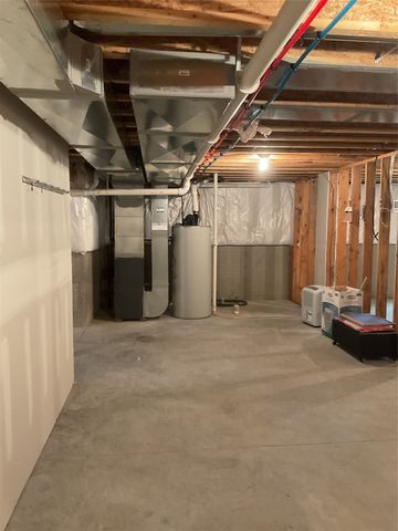 1021 W 16 Street S, Newton, IA 50208