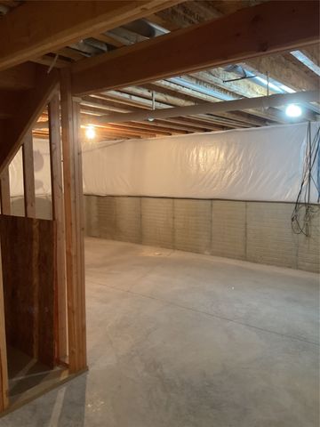 1021 W 16 Street S, Newton, IA 50208