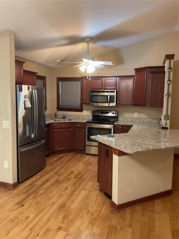 1021 W 16 Street S, Newton, IA 50208