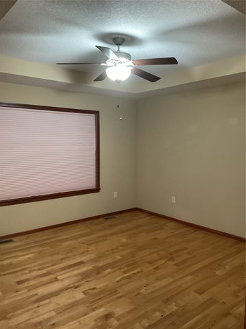 1021 W 16 Street S, Newton, IA 50208