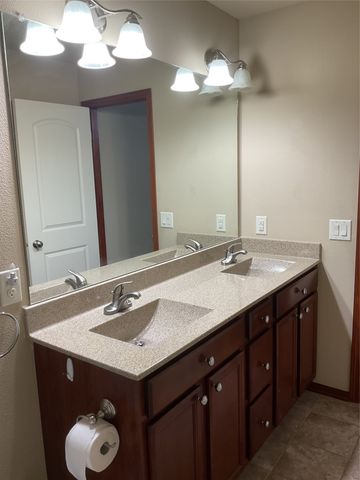 1021 W 16 Street S, Newton, IA 50208