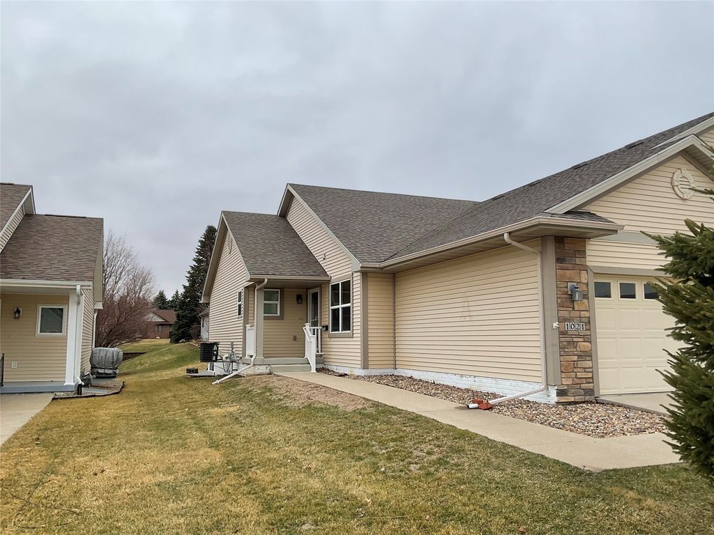 1021 W 16 Street S, Newton, IA 50208