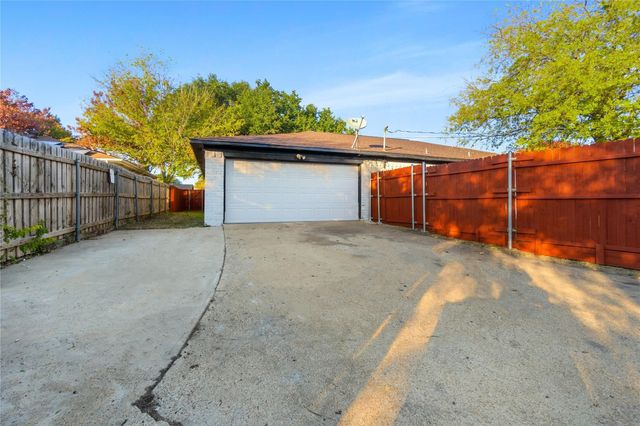 6930 Thornwood Drive, Dallas, TX 75227