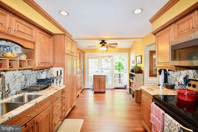 6153 SUMMER PARK LN, Alexandria, VA 22315