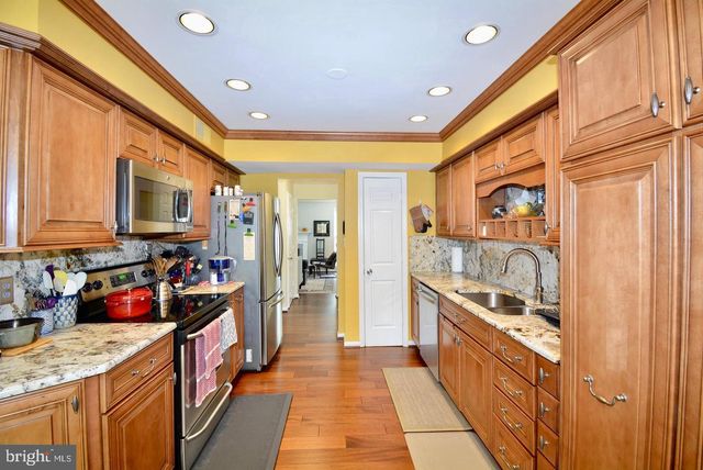 6153 SUMMER PARK LN, Alexandria, VA 22315