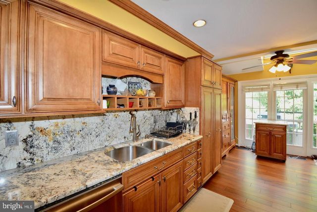 6153 SUMMER PARK LN, Alexandria, VA 22315