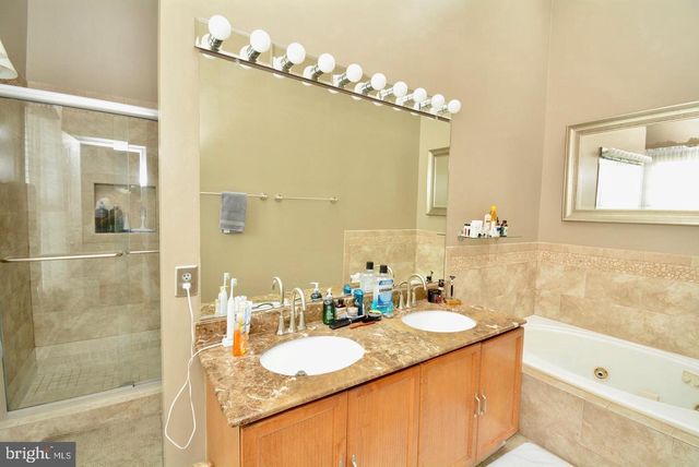 6153 SUMMER PARK LN, Alexandria, VA 22315