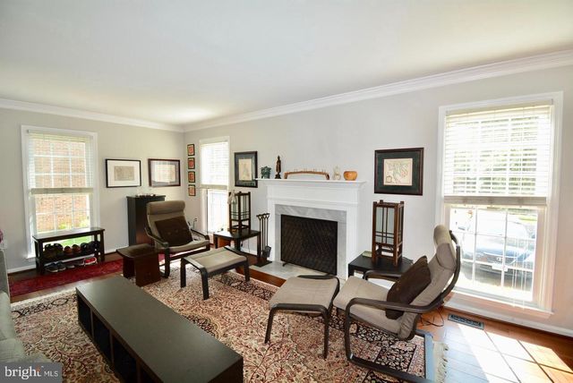 6153 SUMMER PARK LN, Alexandria, VA 22315