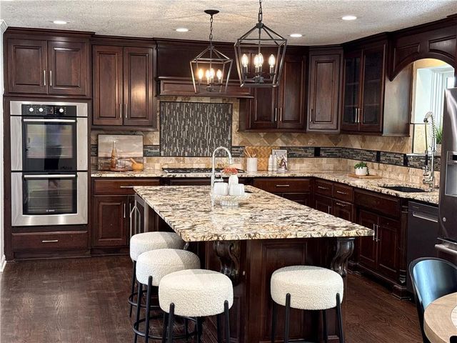 4210 NW Lake Drive, Lee's Summit, MO 64064