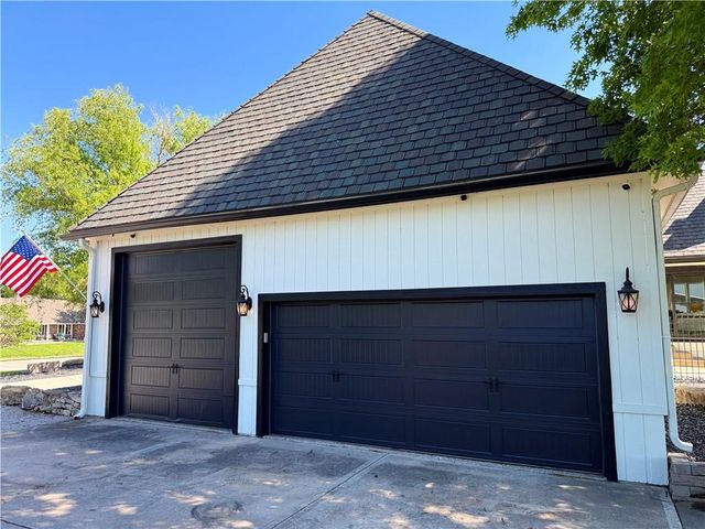 4210 NW Lake Drive, Lee's Summit, MO 64064