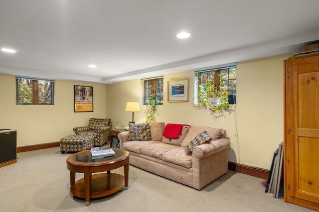 16 Alberta Rd, Brookline, MA 02467